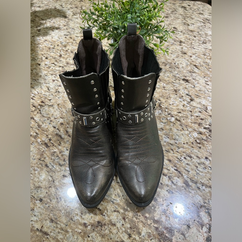 Coconuts by Matisse Black Ankle Boots with Silver Accents - Picture 4 of 13